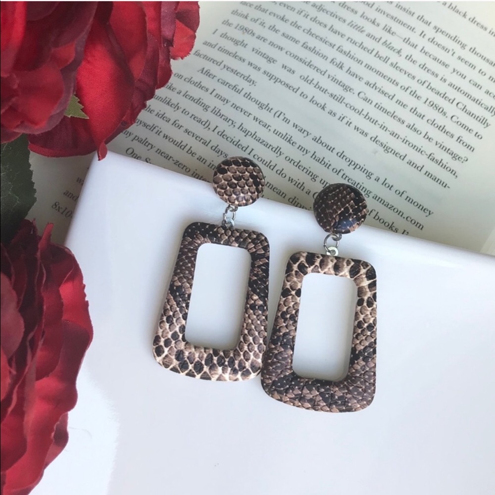 🔴 3/30$ Python Snake Skin Earrings - Picture 3 of 3